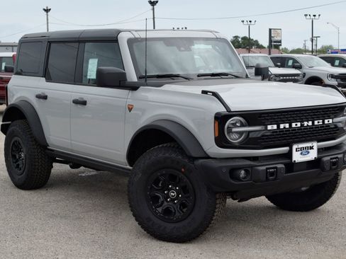 New 2026 Ford Bronco Badlands AWD/4WD image 3