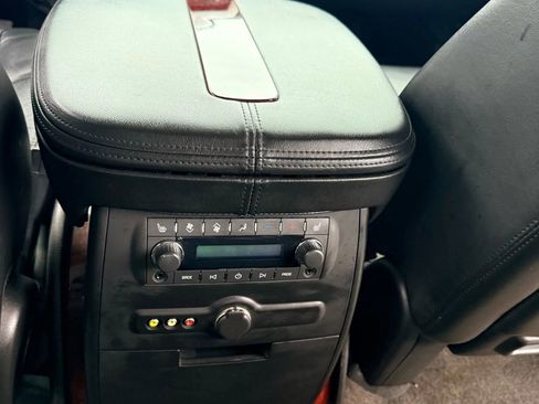 Used 2011 Cadillac Escalade Premium image 22