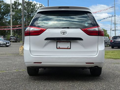 Used 2017 Toyota Sienna L FWD image 4