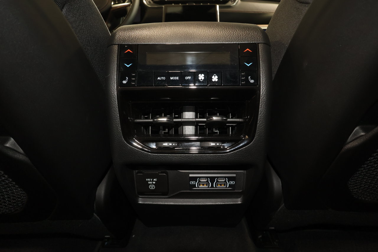 Used 2025 Jeep Grand Cherokee Summit w/ Adv Protech Group IV AWD/4WD image 31