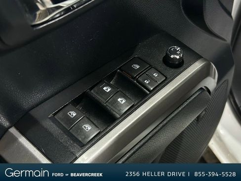 Used 2017 Toyota Tacoma Limited image 17