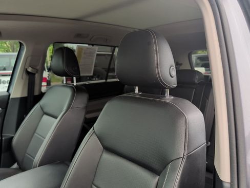 Used 2022 Volkswagen Atlas SEL AWD/4WD image 16