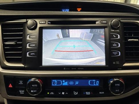 Used 2019 Toyota Highlander XLE FWD image 10