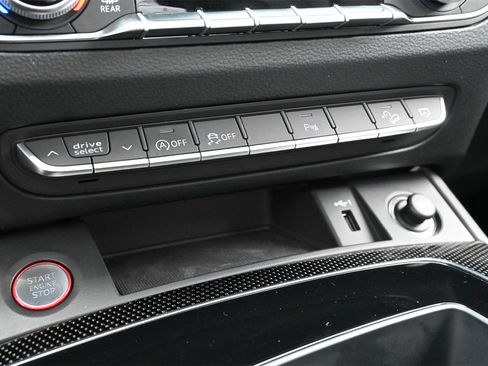 Used 2022 Audi SQ5 Premium Plus w/ Premium Plus Package image 12