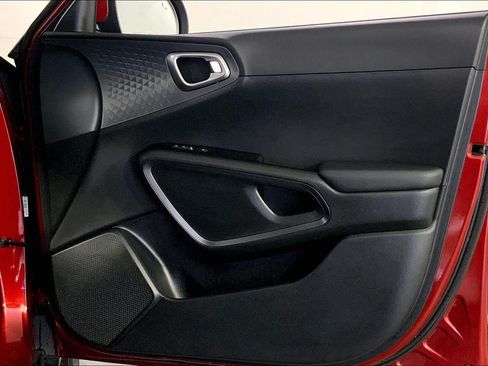 Used 2020 Kia Soul S FWD image 26