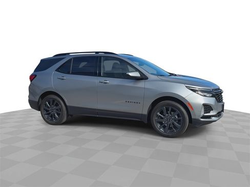 Used 2024 Chevrolet Equinox RS image 2