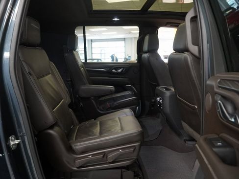 Used 2021 GMC Yukon XL Denali w/ Denali Premium Package image 37