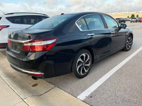 Used 2017 Honda Accord EX image 3