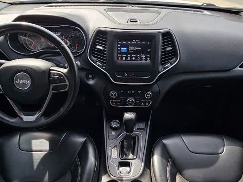 Used 2019 Jeep Cherokee Latitude Plus AWD/4WD image 11