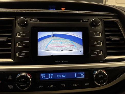 Used 2015 Toyota Highlander Plus image 8