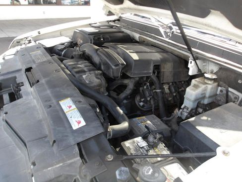 Used 2010 Chevrolet Tahoe 4WD Hybrid image 25
