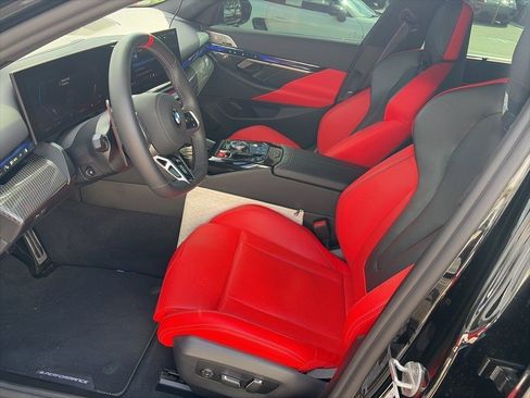 Used 2025 BMW M5 w/ Carbon Package image 3