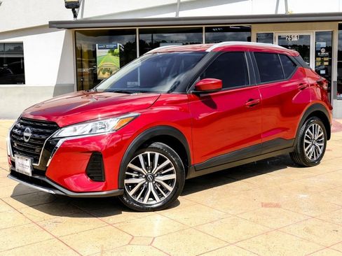 Used 2023 Nissan Kicks SV image 7