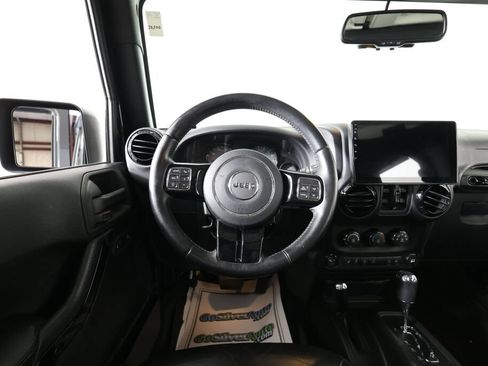 Used 2017 Jeep Wrangler Unlimited Sahara AWD/4WD image 28