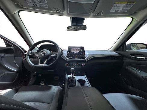 Used 2025 Nissan Altima 2.5 SV FWD image 13