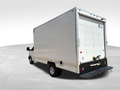 Used 2017 Chevrolet Express 3500 RWD image 5