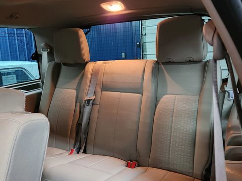 Used 2014 Ford Expedition XLT image 26