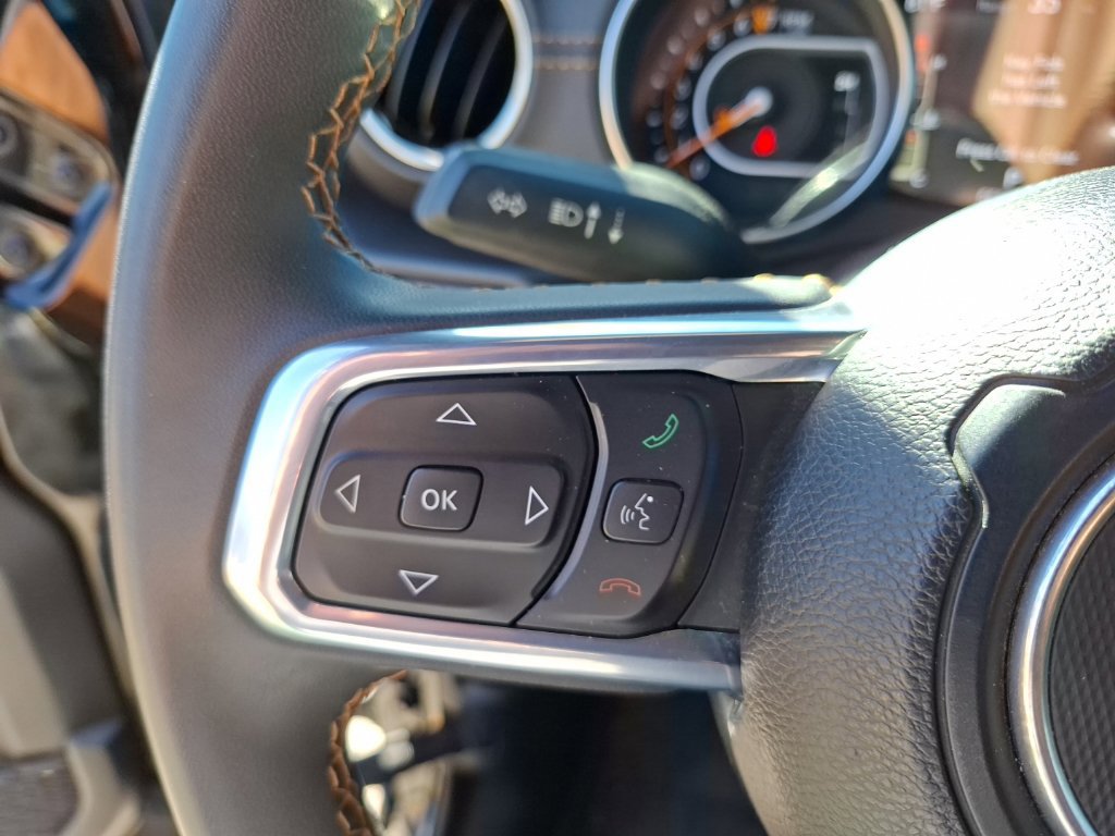 Used 2023 Jeep Gladiator Overland AWD/4WD image 18