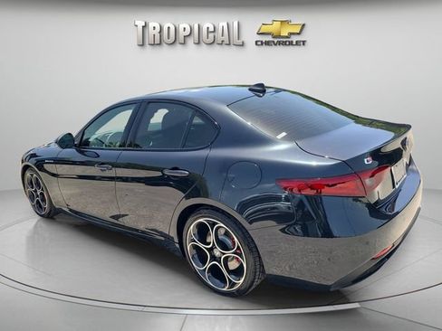 Used 2023 Alfa Romeo Giulia Veloce RWD image 3