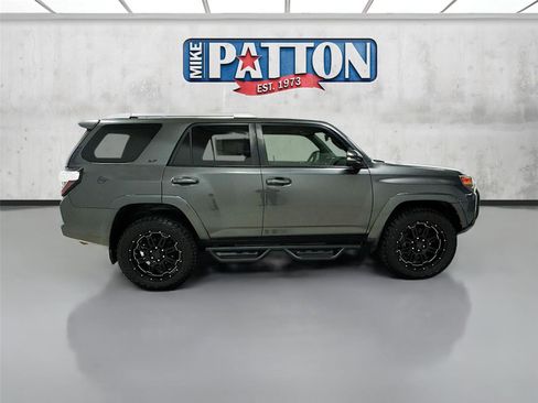 Used 2018 Toyota 4Runner SR5 Premium image 8