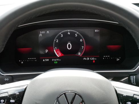 Certified 2023 Volkswagen Tiguan SE R-Line AWD/4WD image 21