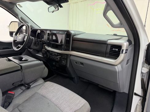 Used 2025 Ford F250 XLT AWD/4WD image 11