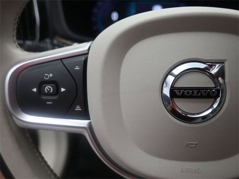 Certified 2022 Volvo XC60 B5 Momentum w/ Climate Package image 15