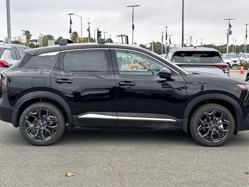 New 2026 Nissan Kicks SR w/ SR Premium Package image 3