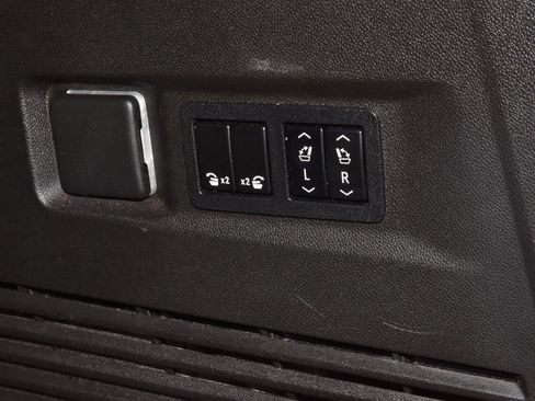 Used 2021 GMC Yukon AT4 w/ AT4 Premium Plus Package image 43