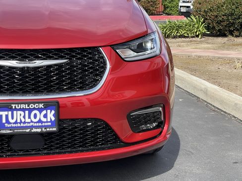 New 2026 Chrysler Pacifica Select image 8