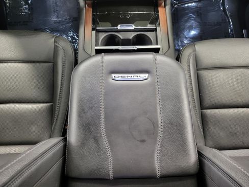 Used 2025 GMC Yukon XL Denali AWD/4WD image 16