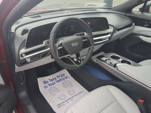 Certified 2024 Cadillac Lyriq Luxury AWD/4WD image 9