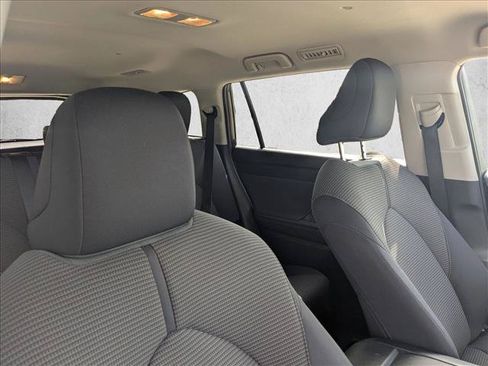 Used 2025 Toyota Highlander LE AWD/4WD image 18