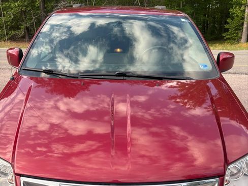 Used 2016 Chrysler Town & Country Touring FWD image 9