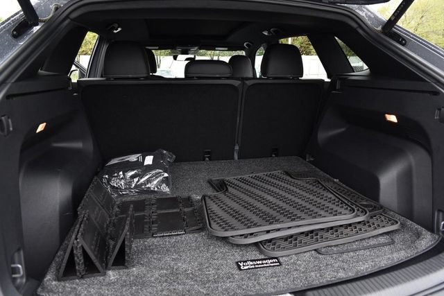Used 2023 Volkswagen Atlas Cross Sport SEL R-Line AWD/4WD image 25