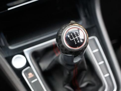 Used 2019 Volkswagen GTI SE FWD image 41
