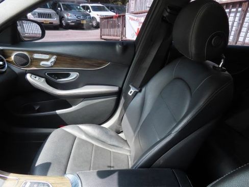 Used 2018 Mercedes-Benz C 300 4MATIC Sedan image 19