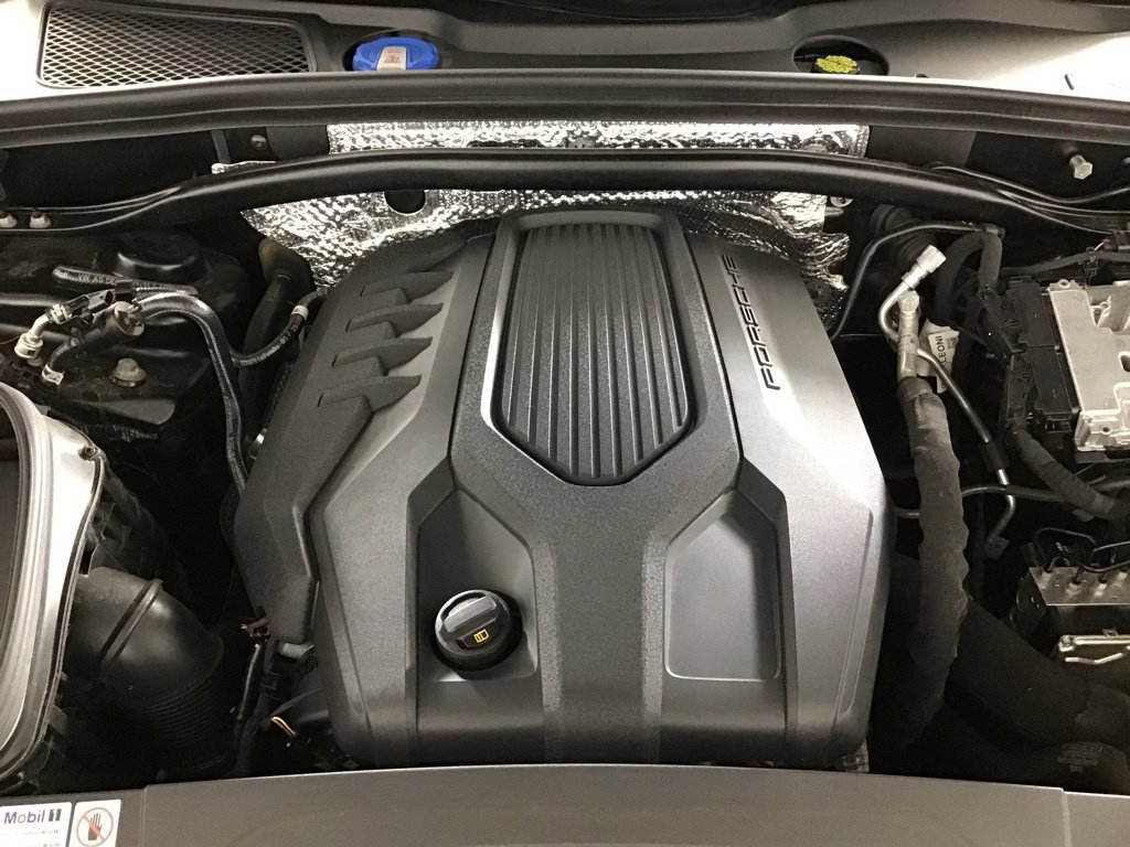 Certified 2023 Porsche Macan Turbo AWD/4WD image 17