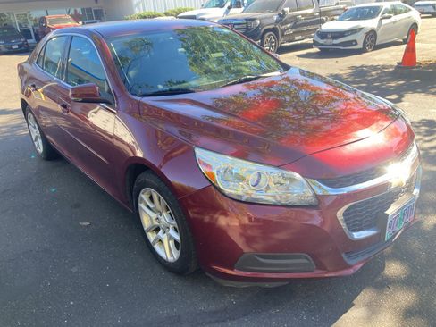Used 2015 Chevrolet Malibu LT w/ Power Convenience Package FWD image 3