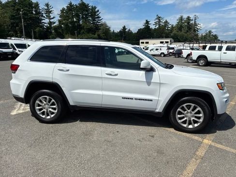 Used 2021 Jeep Grand Cherokee Laredo AWD/4WD image 2