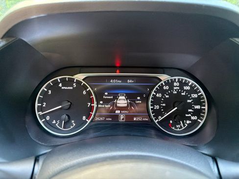 Used 2023 Nissan Sentra SR w/ SR Premium Package FWD image 22