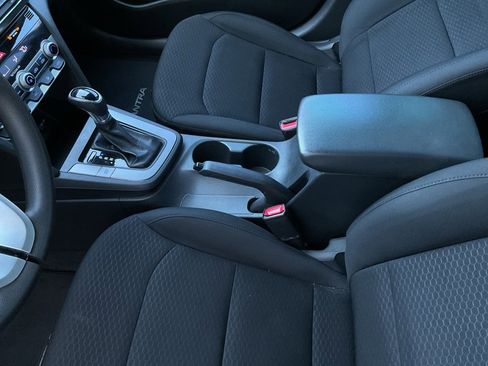 Used 2020 Hyundai Elantra SE w/ Cargo Package (C1) image 31