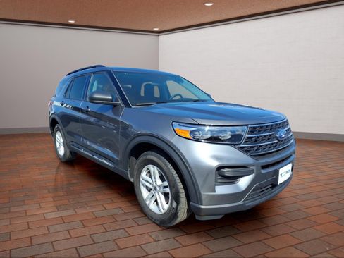 Used 2024 Ford Explorer XLT w/ Class IV Trailer Tow Package image 2