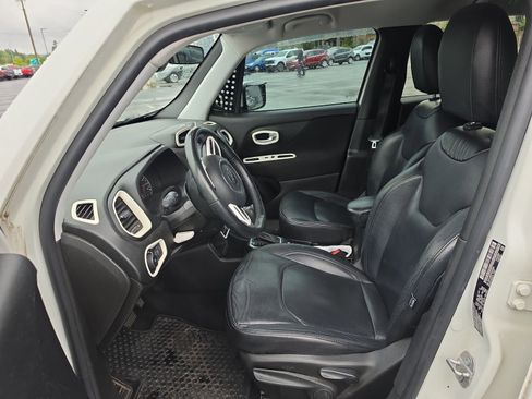 Used 2018 Jeep Renegade Latitude w/ Advanced Technology Group FWD image 10