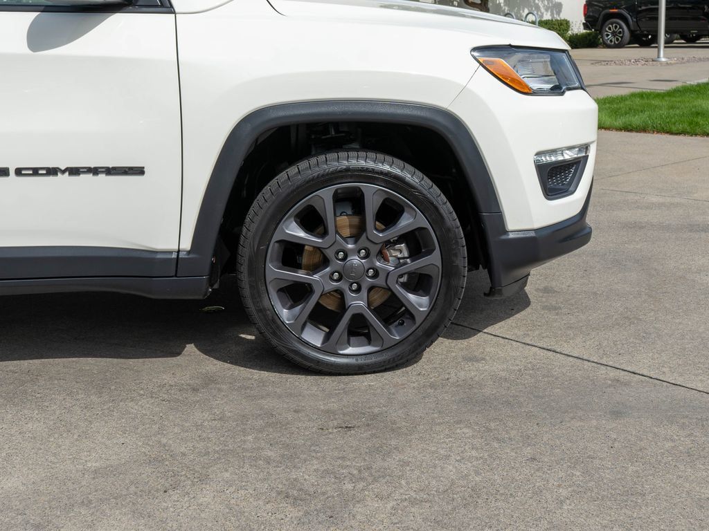 Used 2021 Jeep Compass Latitude w/ Sun and Sound Group AWD/4WD image 39