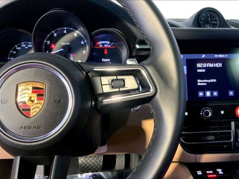 Certified 2025 Porsche Macan image 28