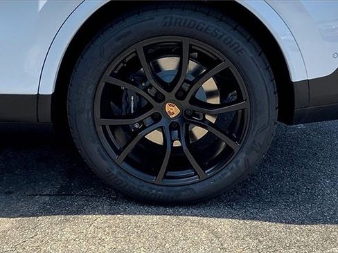 New 2025 Porsche Cayenne E-Hybrid Coupe image 17