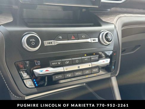 Used 2020 Ford Explorer Platinum AWD/4WD image 30