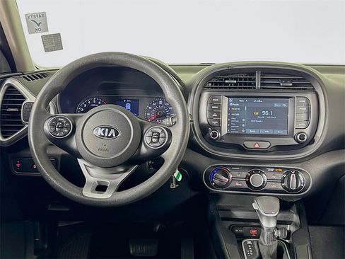 Used 2020 Kia Soul LX image 11