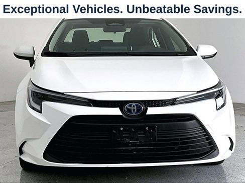 Used 2024 Toyota Corolla LE FWD image 3